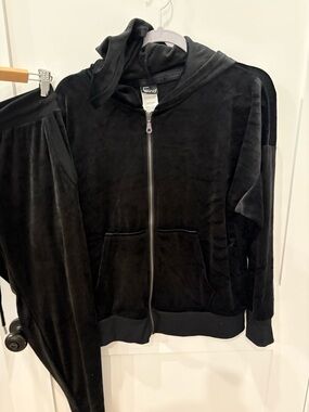 Felina NWOT Black Velour Zip Hoodie and pant set
